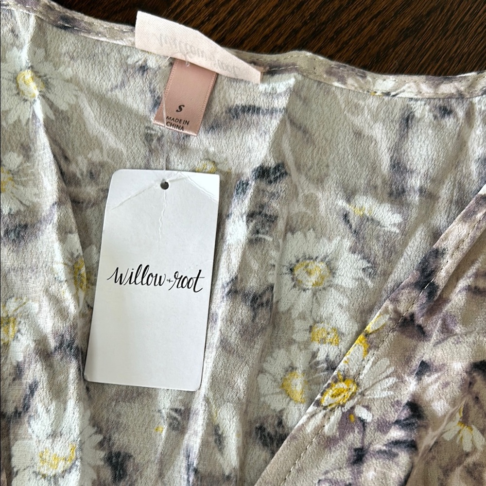 Floral Ruffle Sleeve Top - Picture 2 of 2